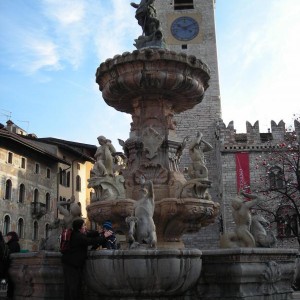 DSCN4733
monumento in piazza Duomo