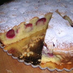 Crostata di ciliege con crema frangipane alle mandorle 3