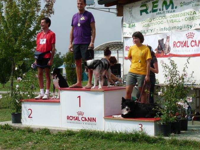 21 agosto 2010. sant'ilario d'enza (reggio emilia). gara di agility. conquistato il 3° posto in jumping debuttanti!
yuppi!!!!!!!