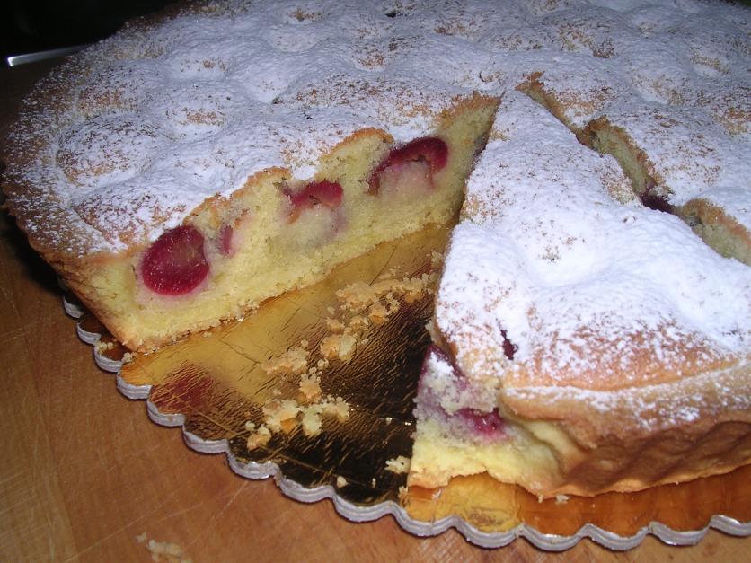 Crostata di ciliege con crema frangipane alle mandorle 3