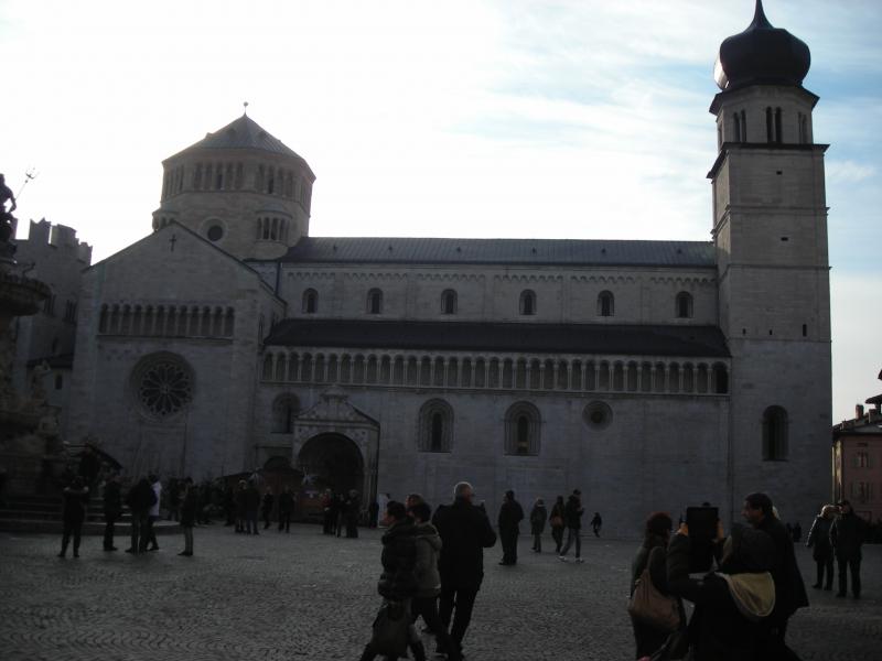 DSCN4730
Visione laterale della Cattedrale di San Vigilio