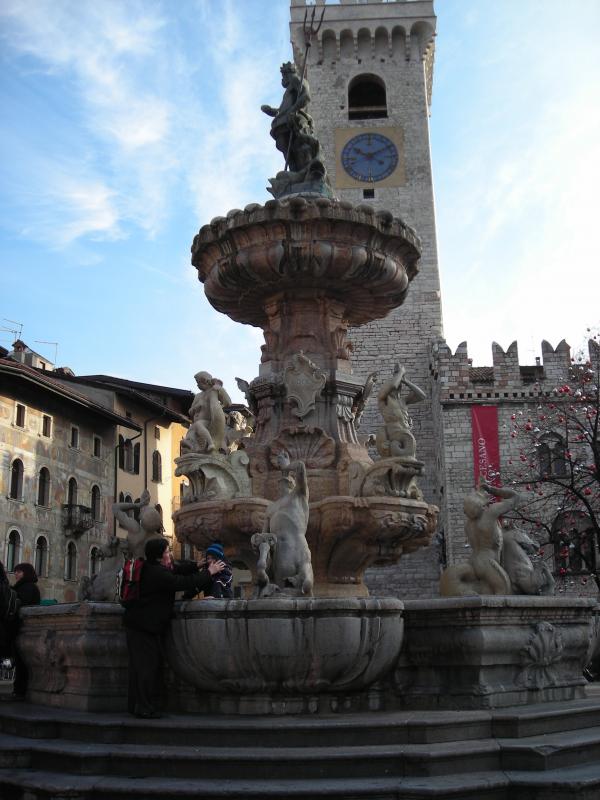 DSCN4733
monumento in piazza Duomo