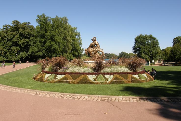 la primissima aiuola che compare all'ingresso del parco!!!!!!
una meraviglia della precisione, pulizia e regolarità francese!!!